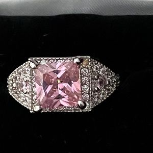 Women’s Size 8 Large pink fashion ring